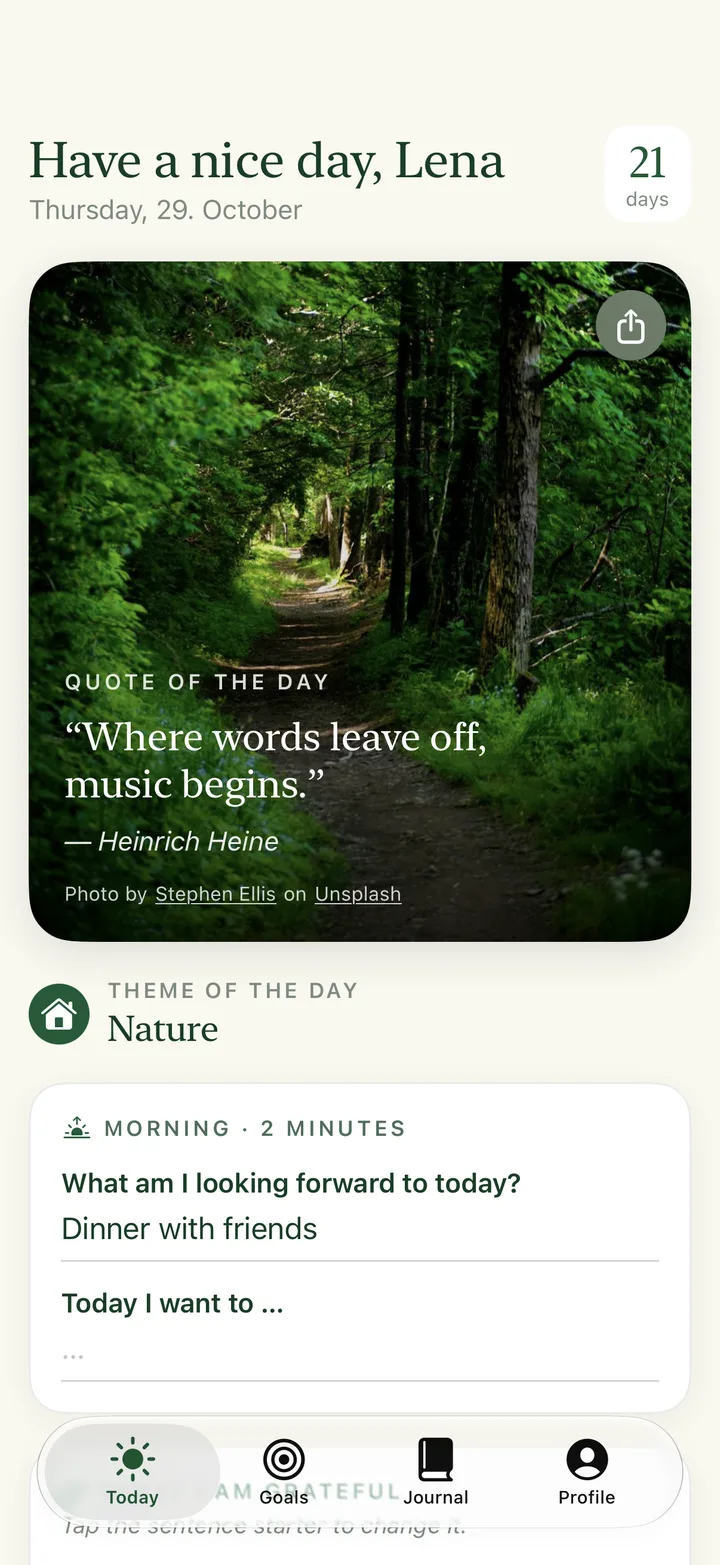 HappyDi on iPhone: the Today screen with quote and picture of the day
